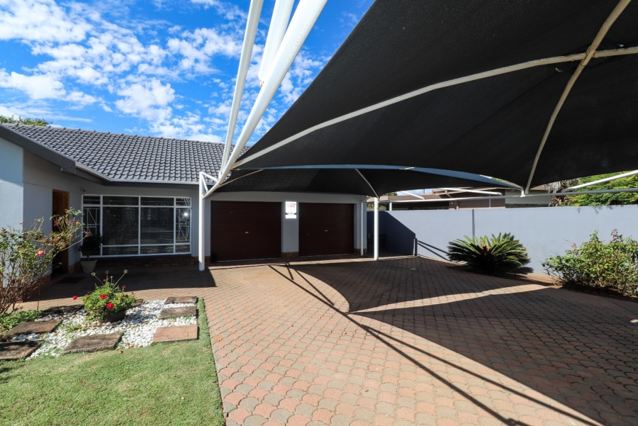 4 Bedroom Property for Sale in Flamwood North West